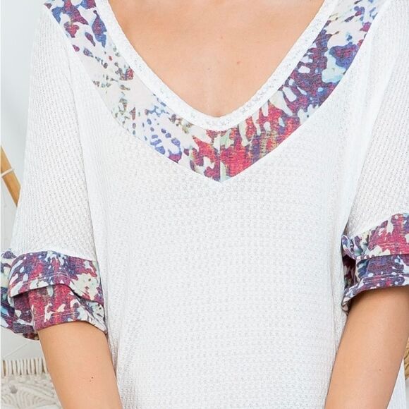 New ITEM! BEAUTIFUL WHITE WAFFLE V-NECK WITH FLORAL ACCENTS! NEW ITEM! - Picture 6 of 6